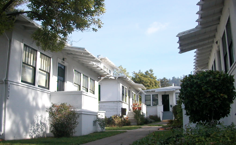 Berkeley Calif. bungalow court.png