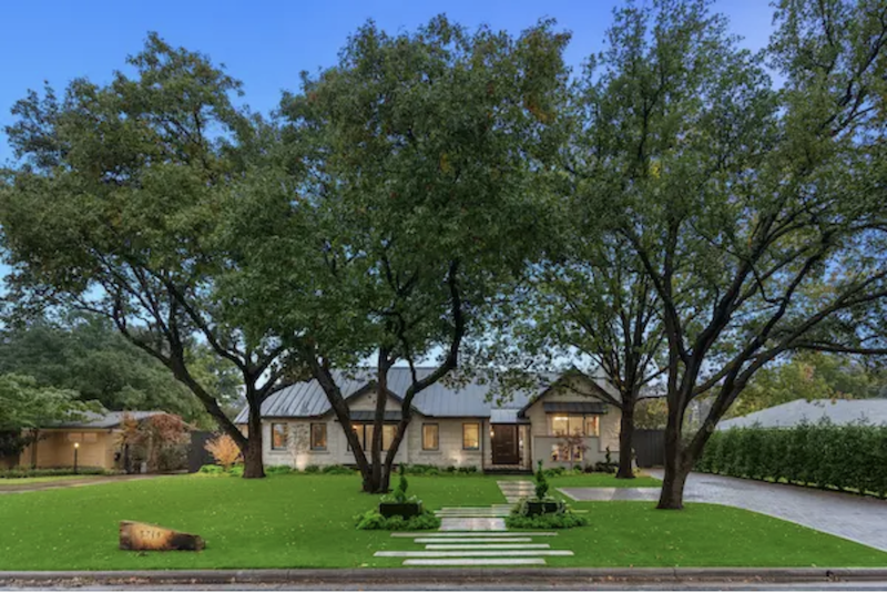 Front facade of the LEED Platinum Greenlab show house in Dallas