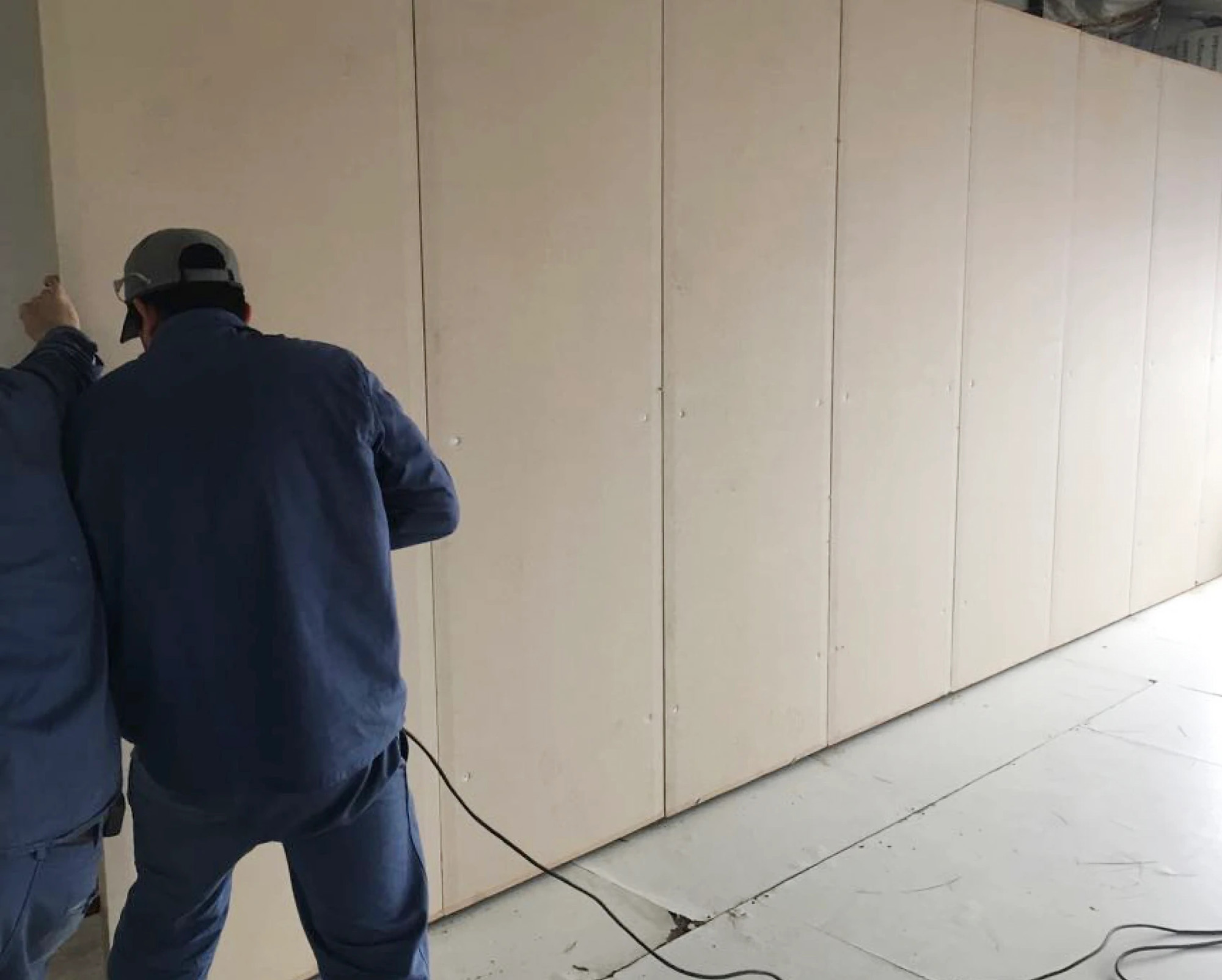 Installers of straw-made board