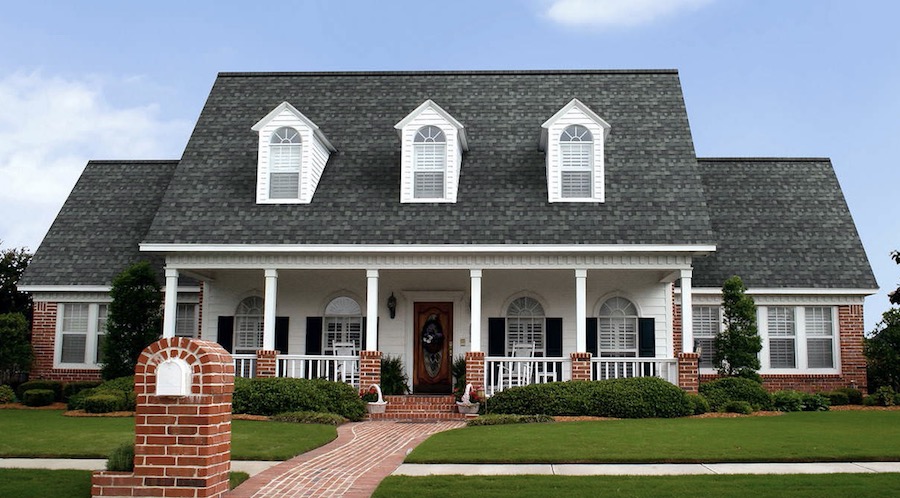 Owens Corning asphalt roofing in the Oakridge line's Estate Gray color