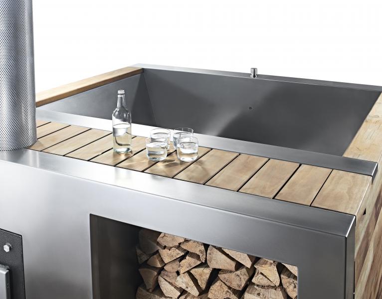 Tubmarine hot Tub with Kebony close up