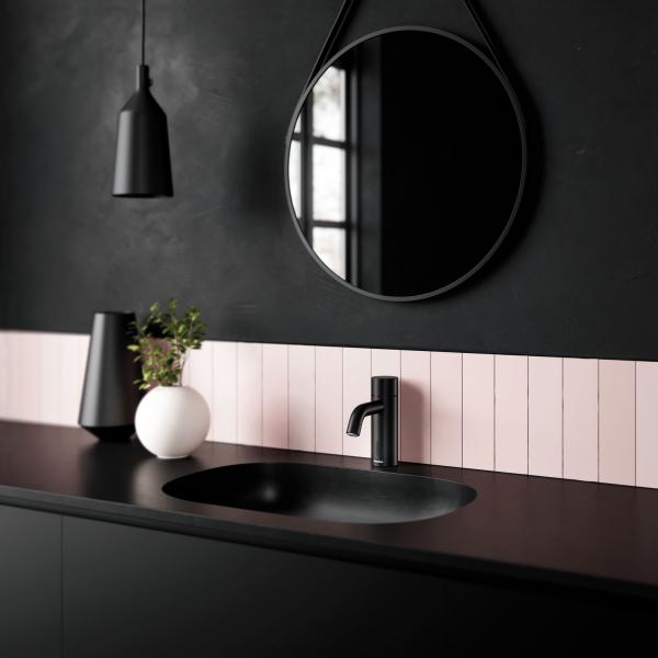 Scandinavian bathroom touchless faucet