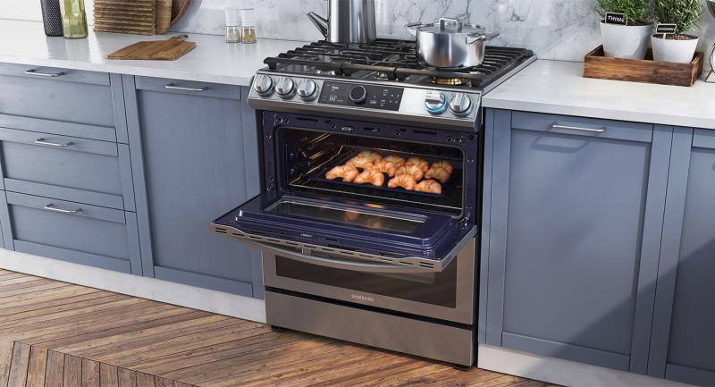 Slide-in Samsung air fry range