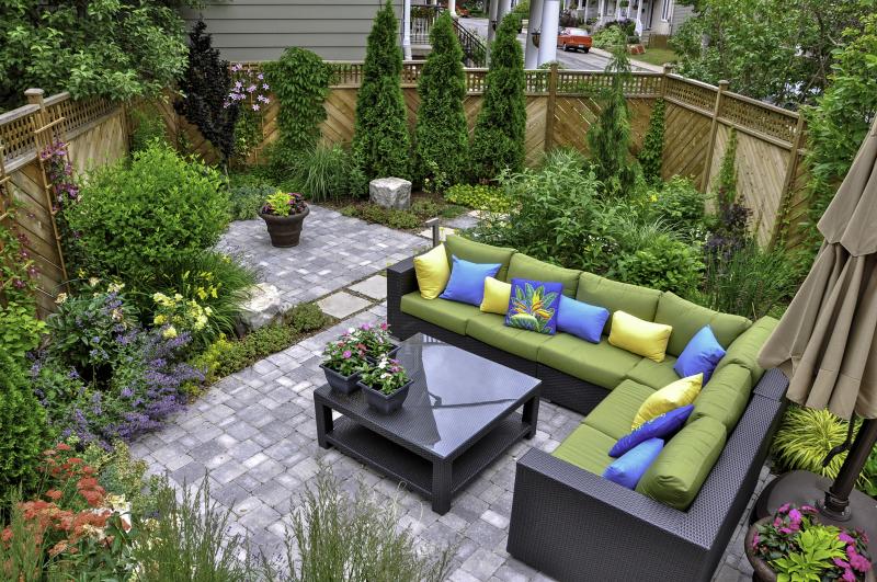 Outdoor living garden