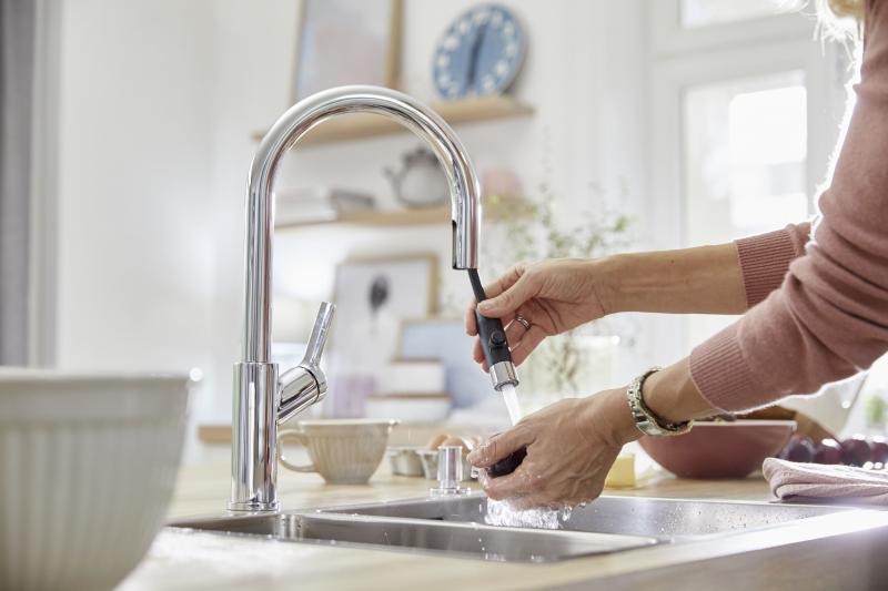 pull down kitchen faucet