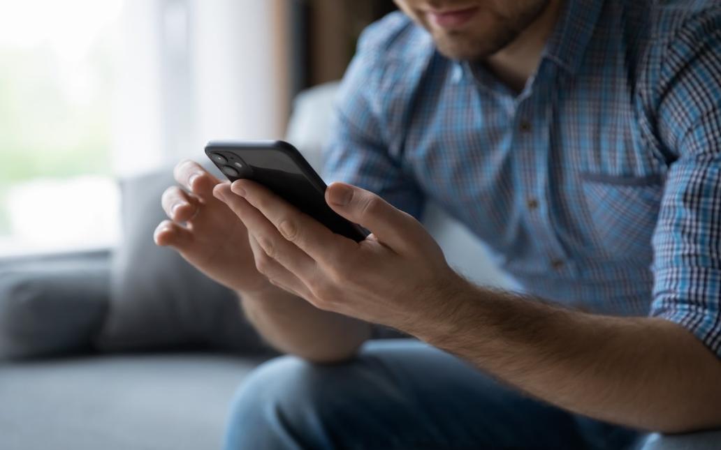 A man using apps on a cell phone