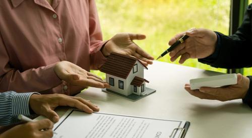 Homebuyers are signing a contract.