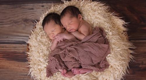 Sleeping_twin_babies