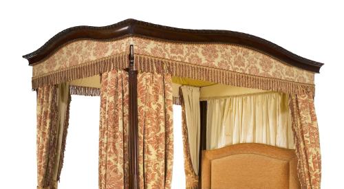 bed with canopy