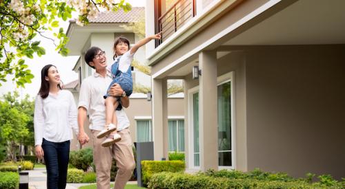 family looking at homes