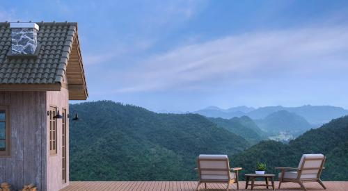 Log mountain home overlooking mountain range