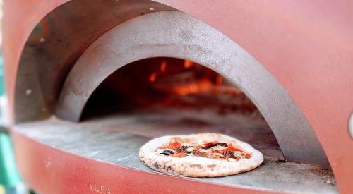 Brick pizza oven