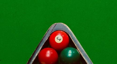 Pool_table_balls_in_rack