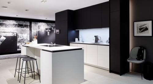 Inspired by 1960s futurism and designed to offer luxury at a variety of price points, German manufacturer Poggenpohl has refreshed its +Segmento cabinetry to appeal to younger buyers. The +Segmento Y collection plays with duality with its black and white matte surfaces, seeking to infuse the kitchen with balance and sartorial chic.